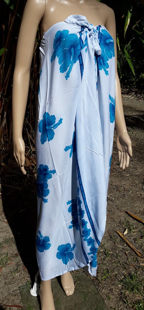 sarong tube - white with light blue hibiscus
